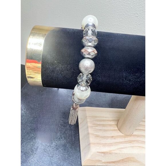 Faux pearl and beaded tassel stretch bracelet - Picture 5 of 5